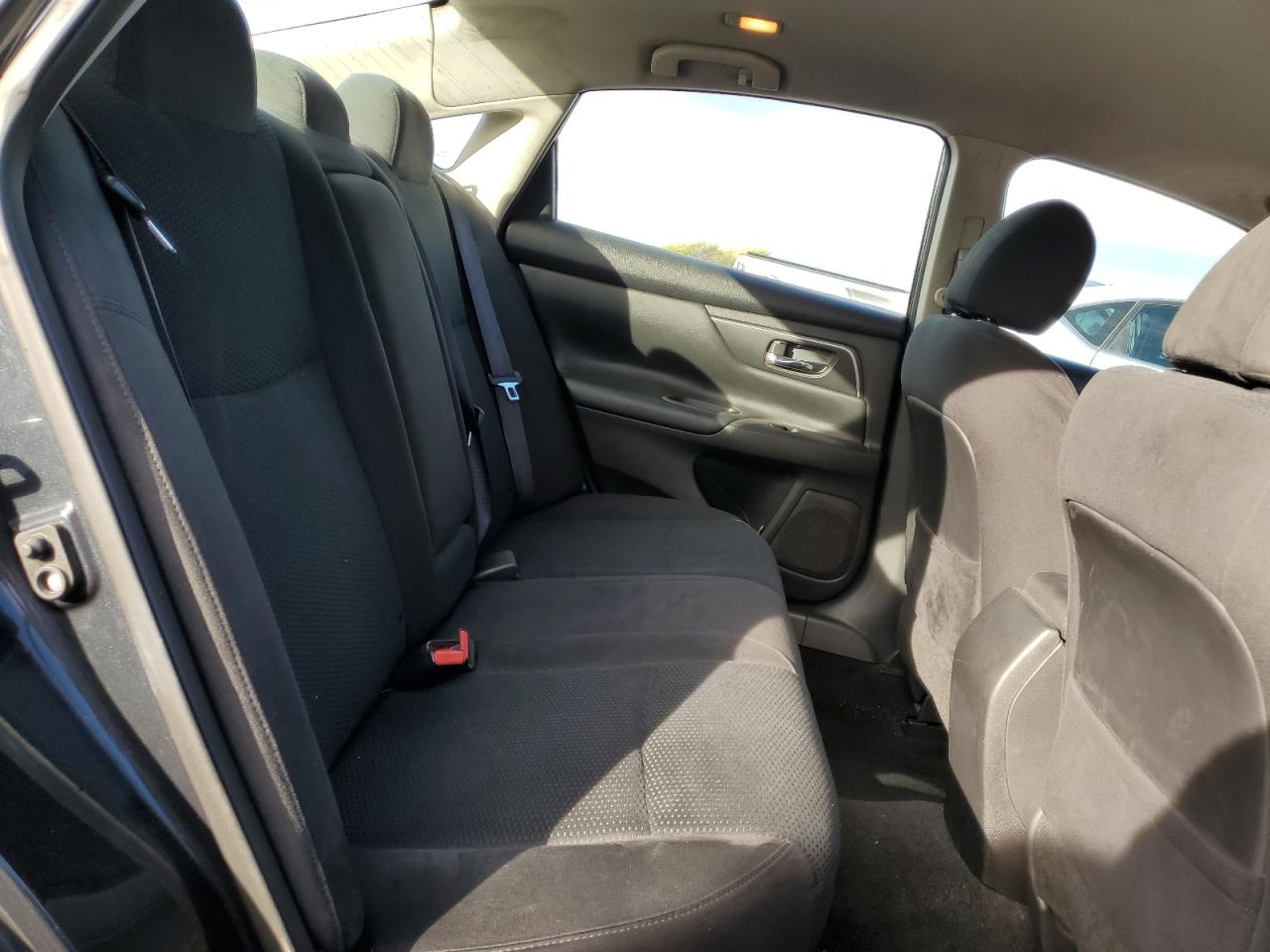 2015 Nissan Altima - Image 10