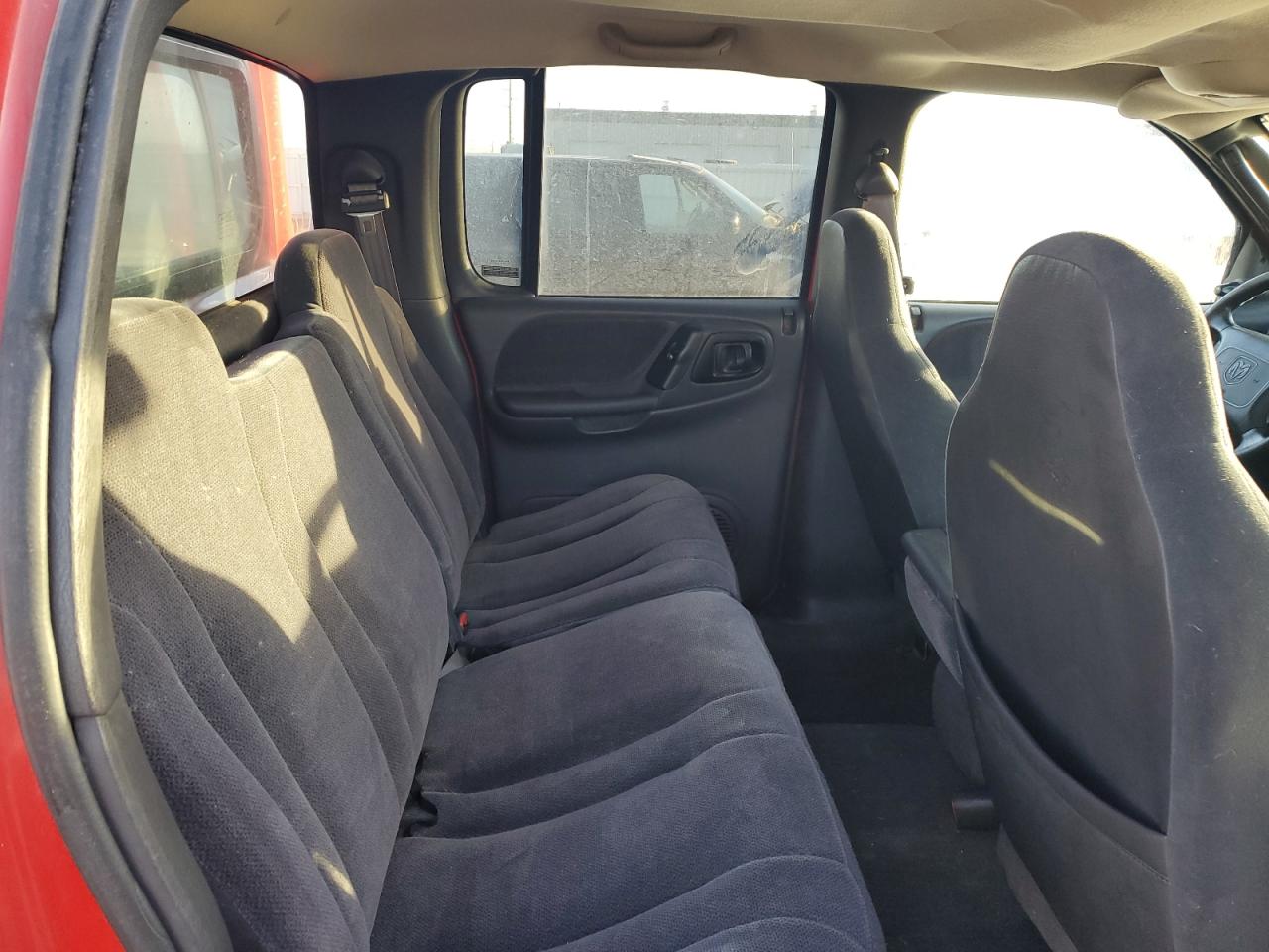 2000 Dodge Dakota - Image 10