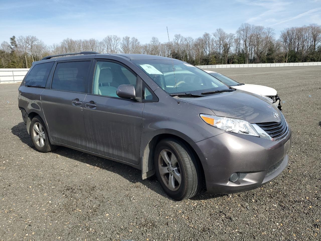 2011 Toyota Sienna - Image 4