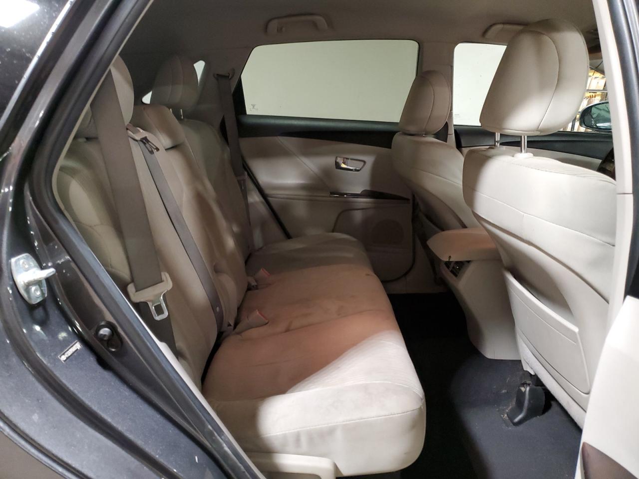 2010 Toyota Venza - Image 11