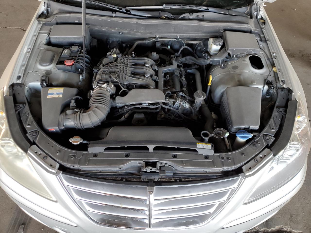 2011 Hyundai Genesis - Image 12