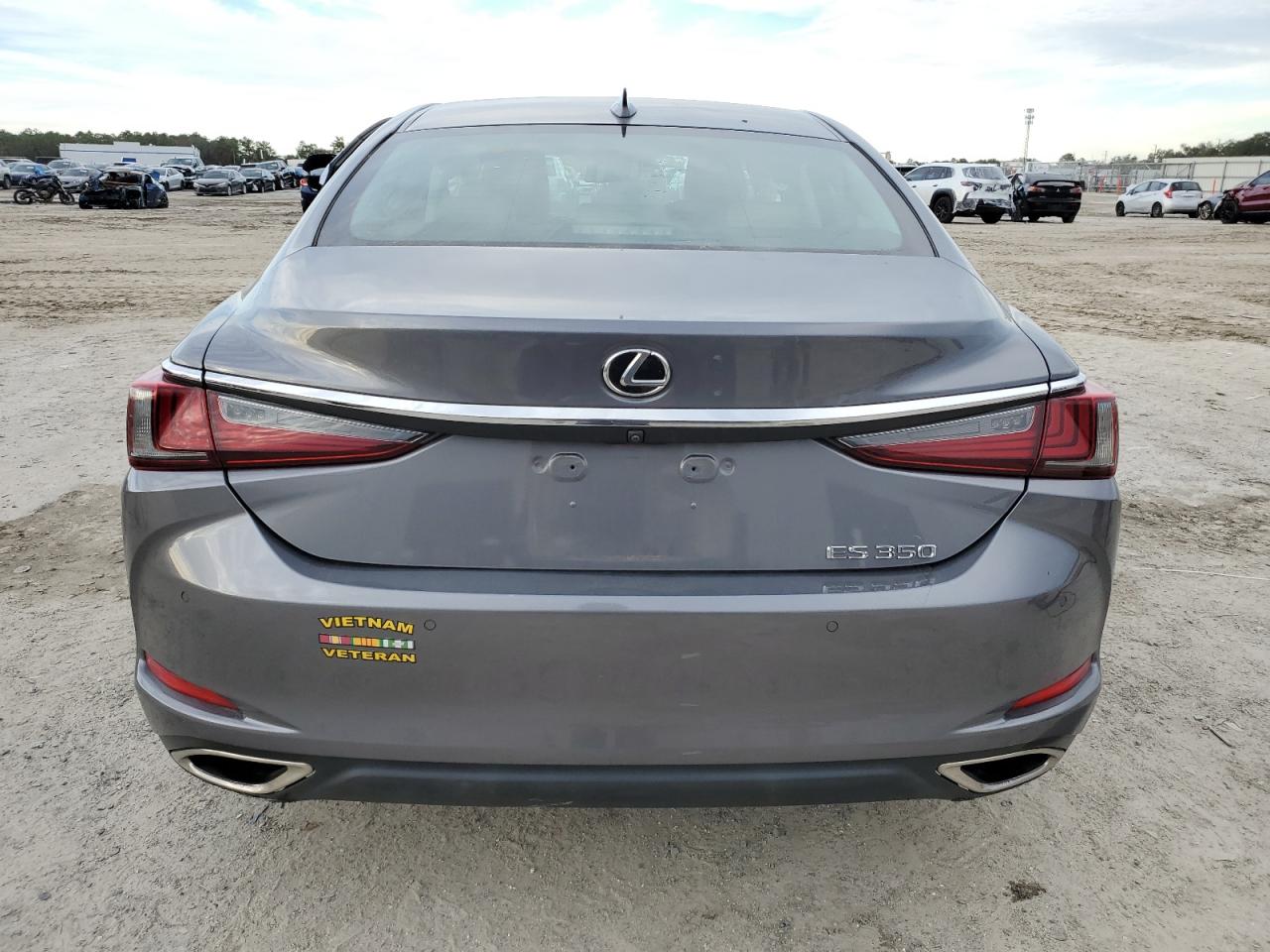 2019 Lexus ES - Image 6