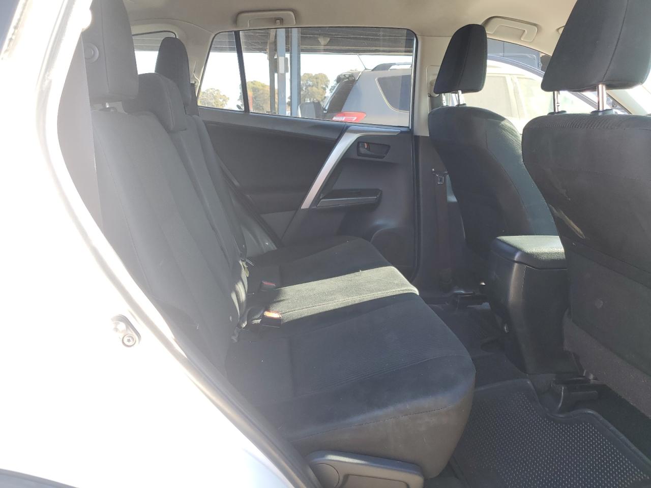 2016 Toyota RAV 4 - Image 10