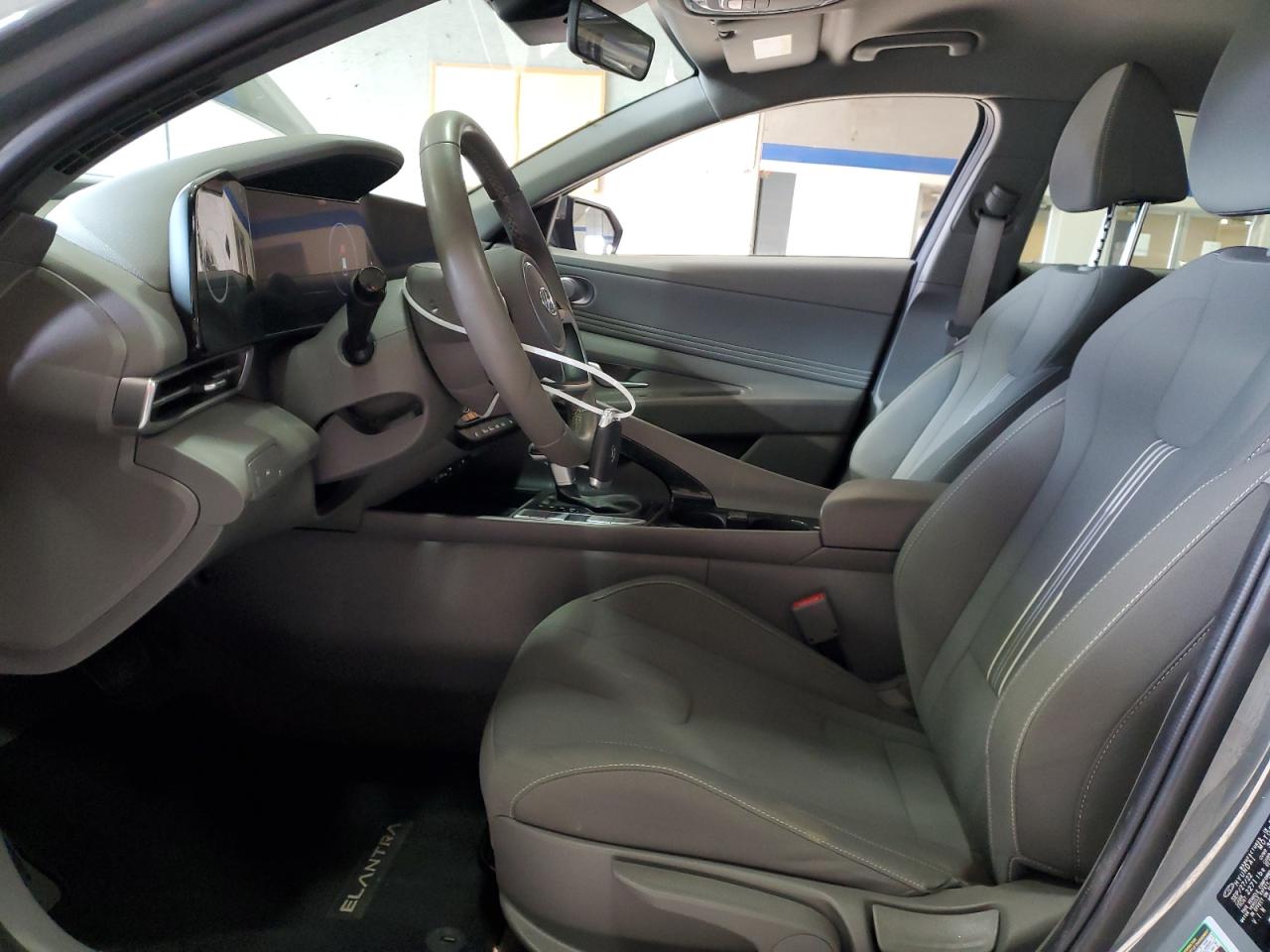 2023 Hyundai Elantra - Image 7