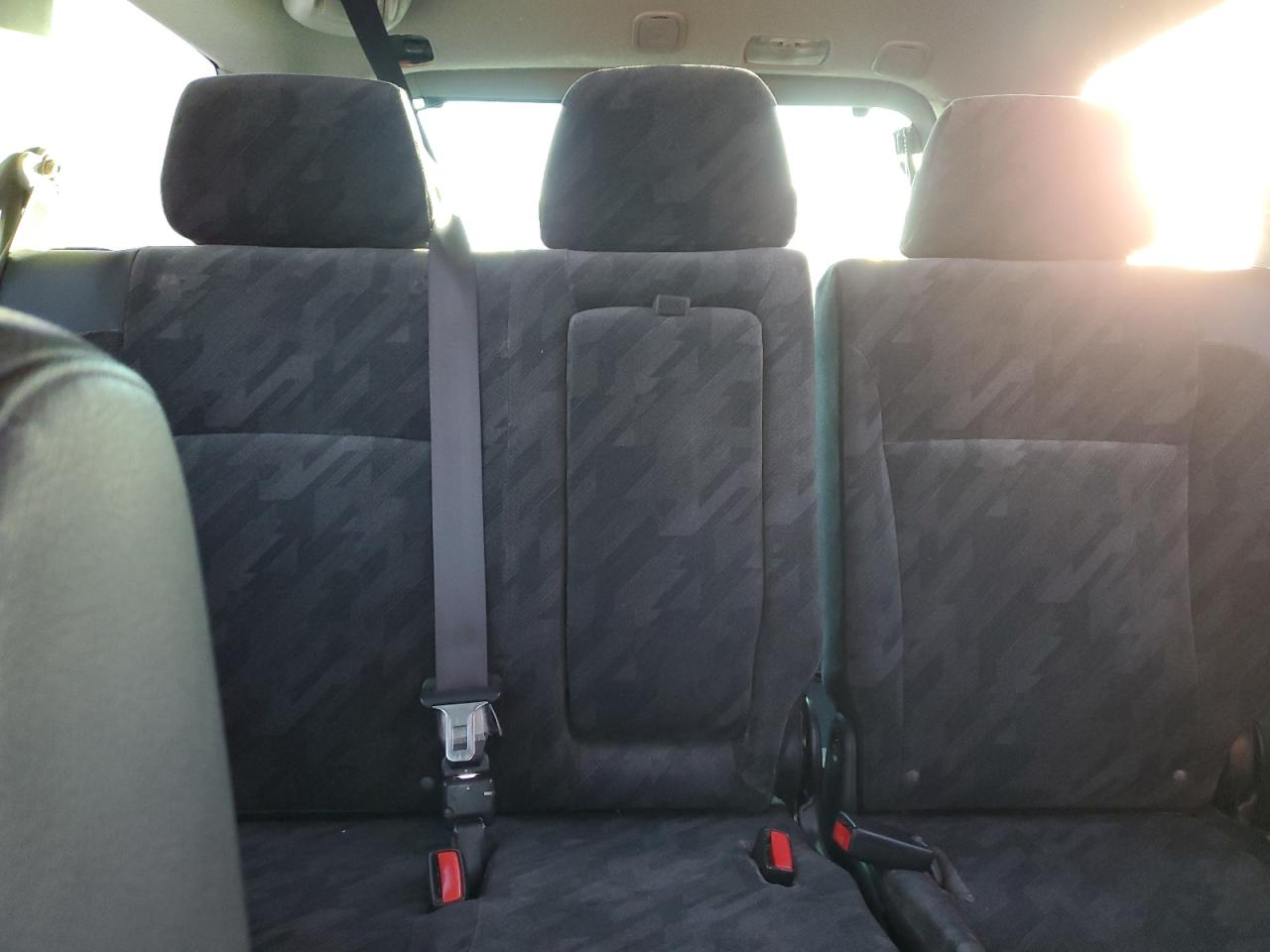 2004 Honda CR-V - Image 10