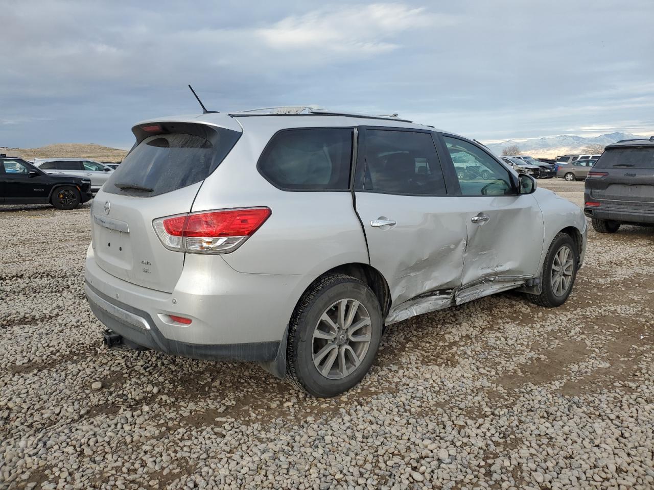2015 Nissan Pathfinder - Image 3