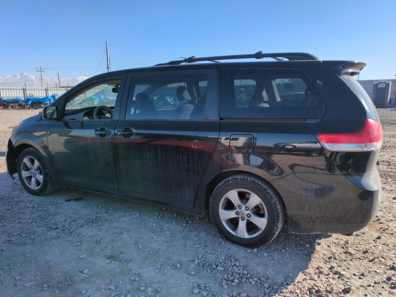 2013 Toyota Sienna - Image 2