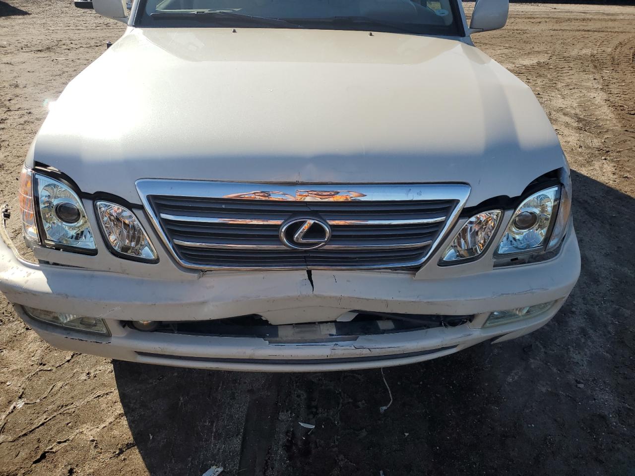 2004 Lexus LX - Image 12