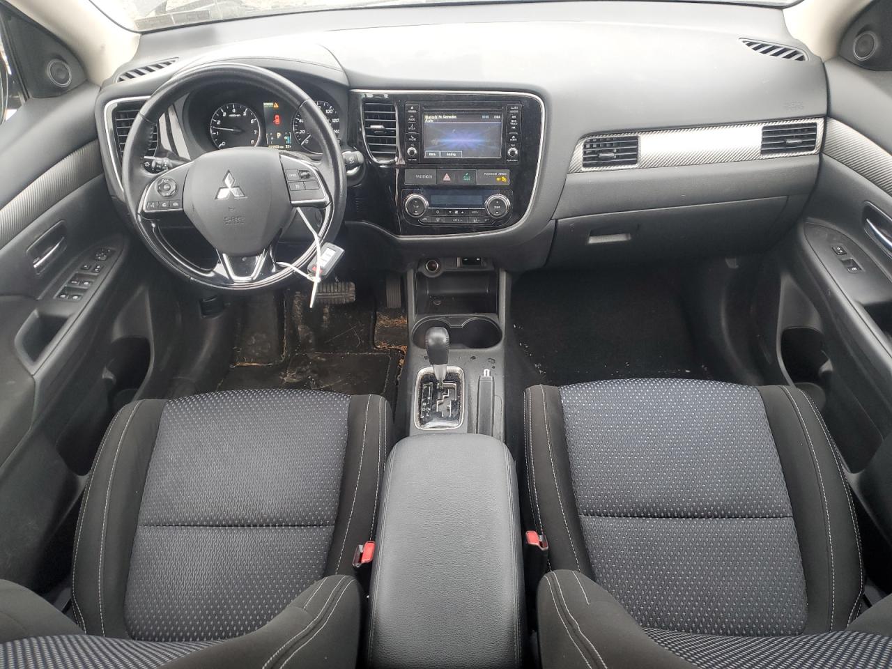 2016 Mitsubishi Outlander - Image 8