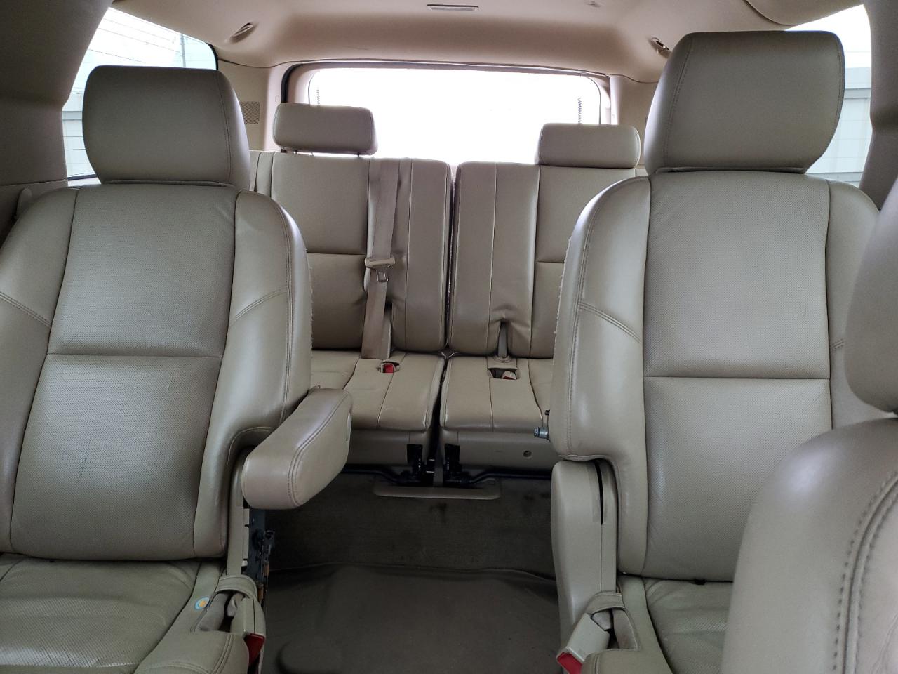 2011 GMC Yukon - Image 10