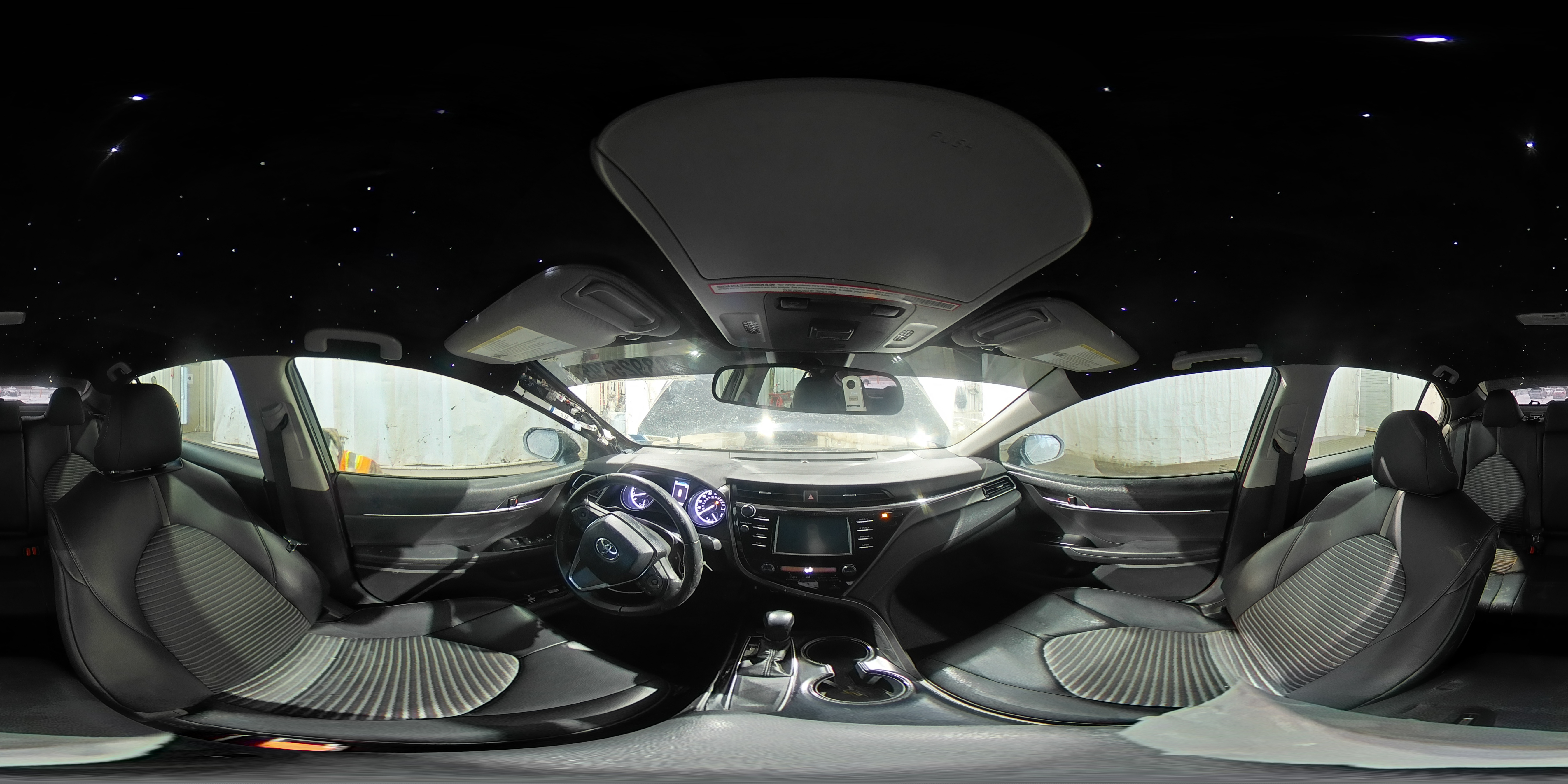 2019 Toyota Camry - Image 15