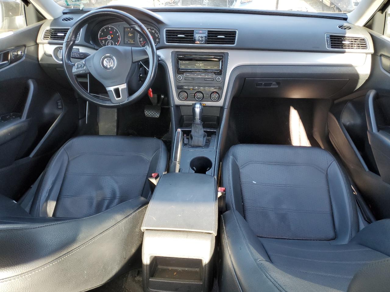 2015 Volkswagen Passat - Image 8