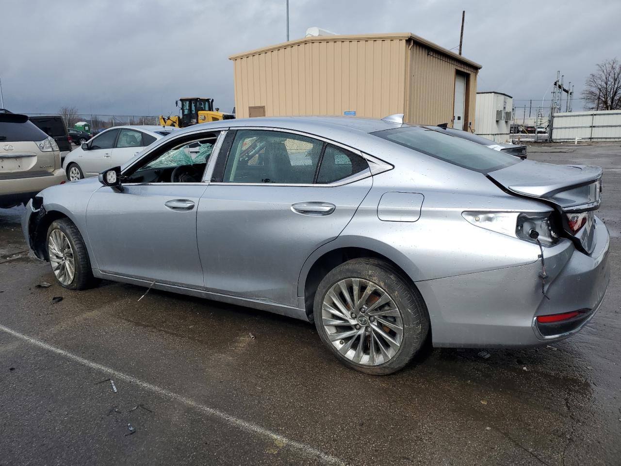 2022 Lexus ES - Image 2