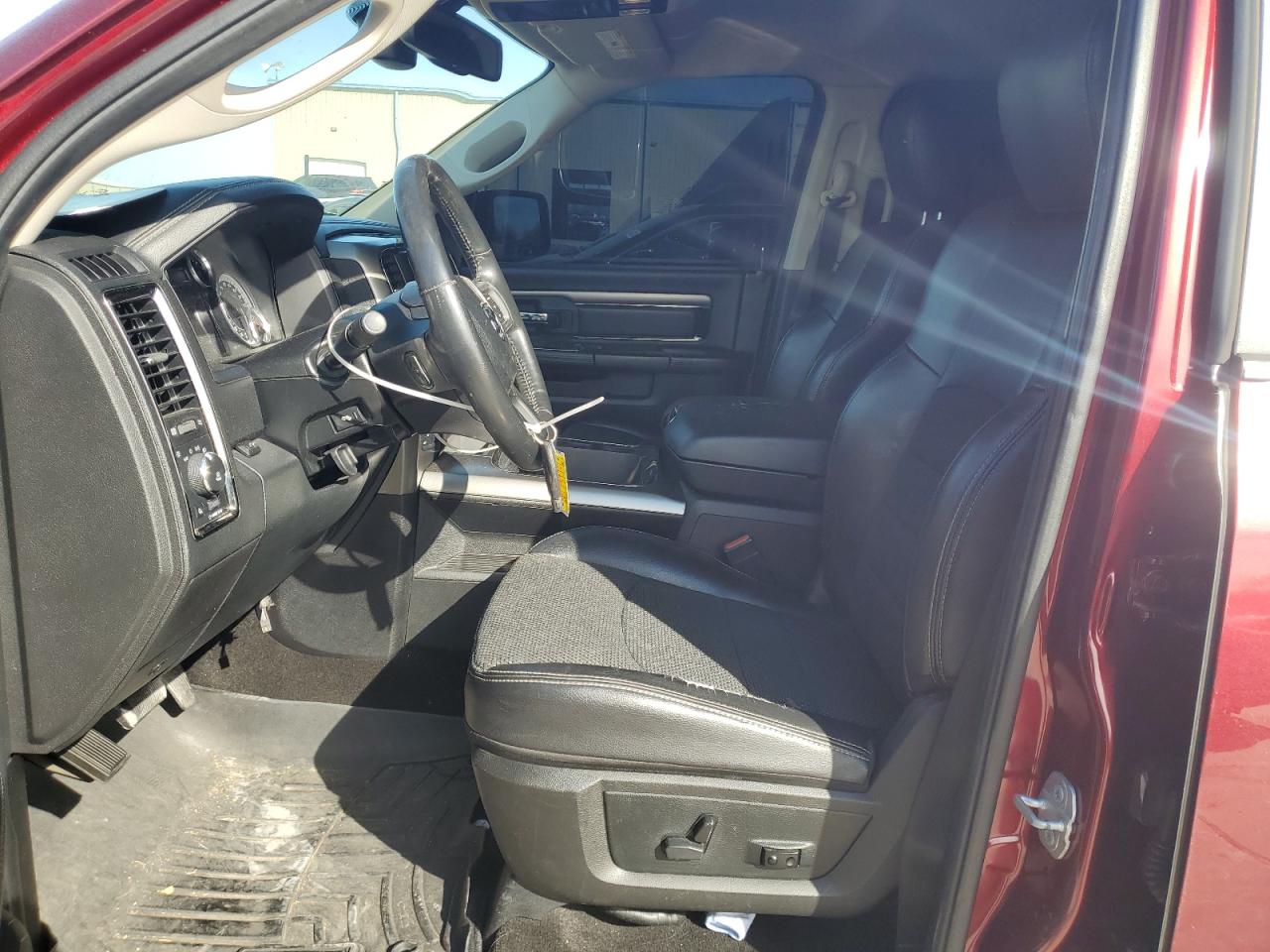 2016 RAM 1500 - Image 7