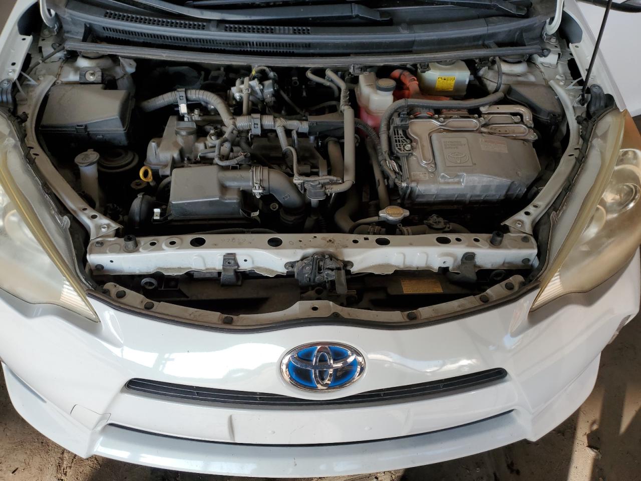 2012 Toyota Prius - Image 11