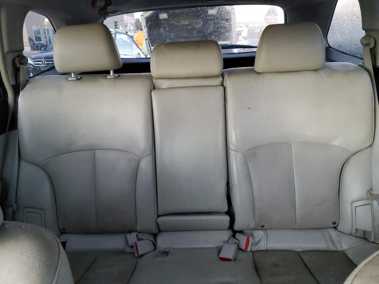 2012 Subaru Outback - Image 10