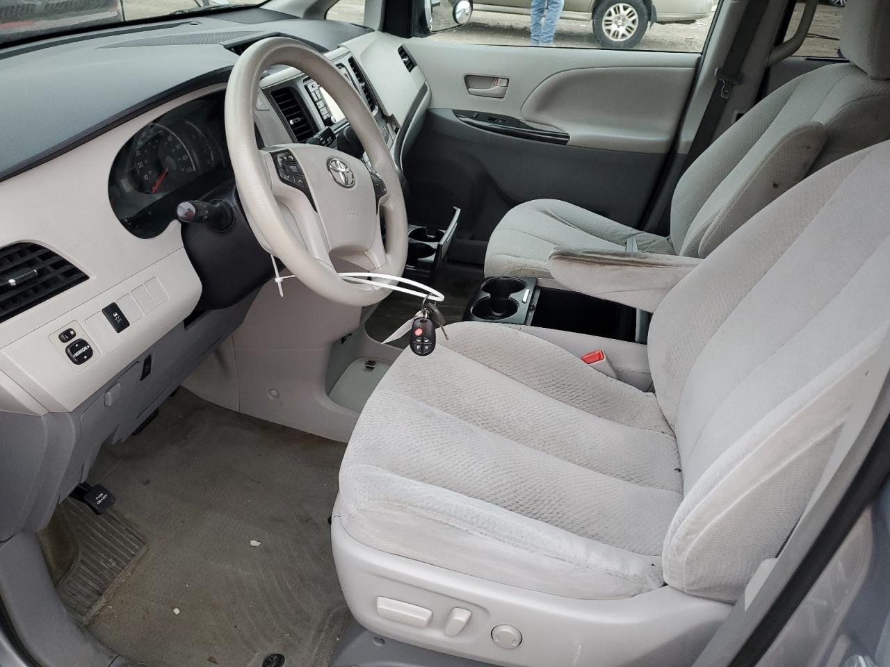 2014 Toyota Sienna - Image 7