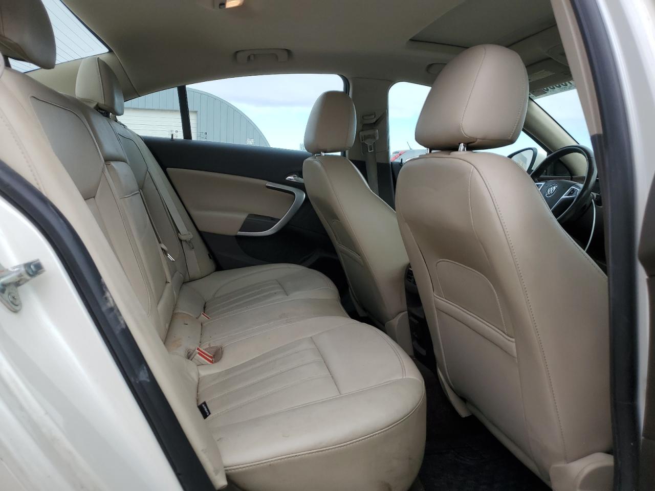 2012 Buick Regal - Image 10