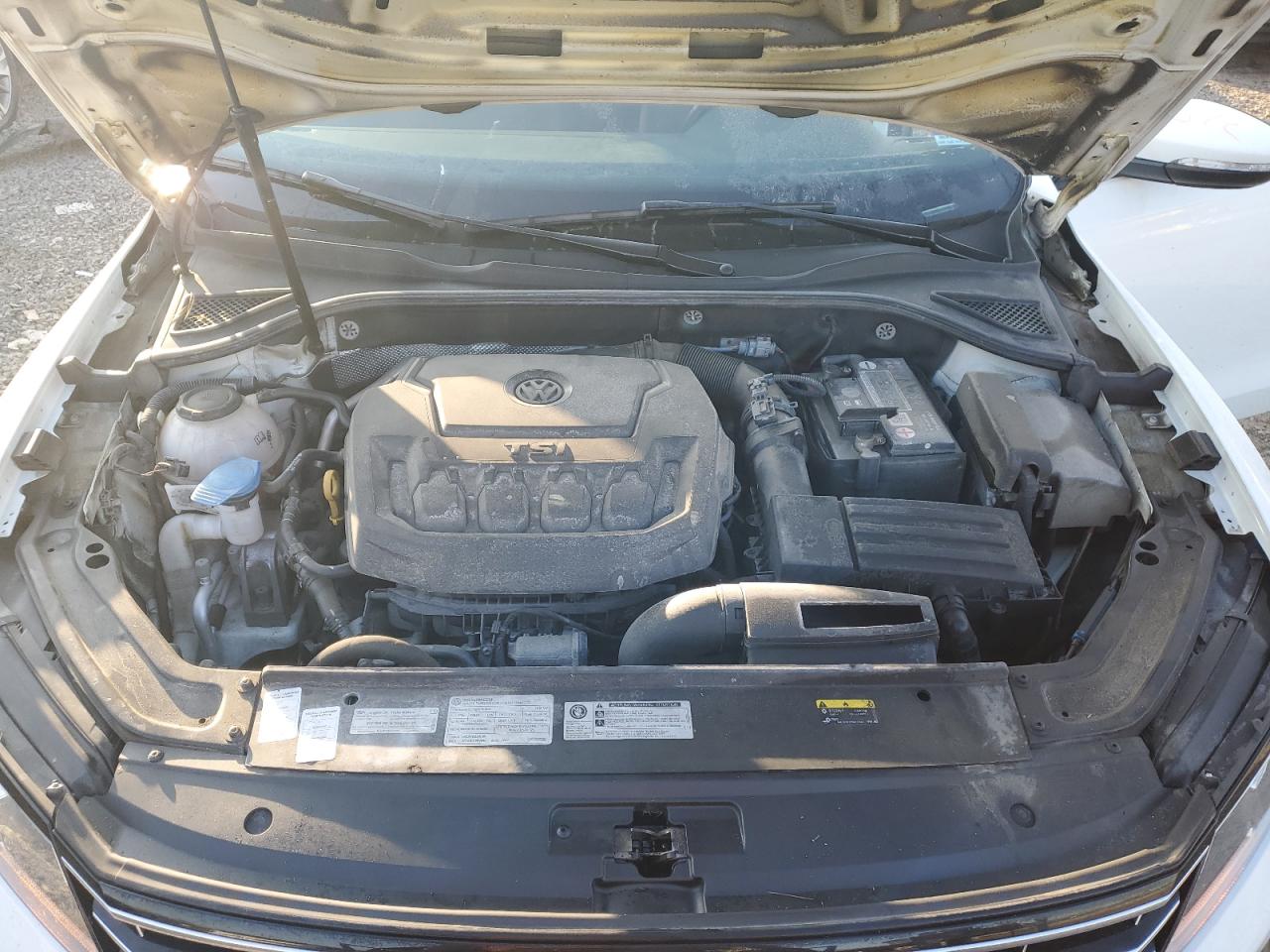 2018 Volkswagen Passat - Image 11