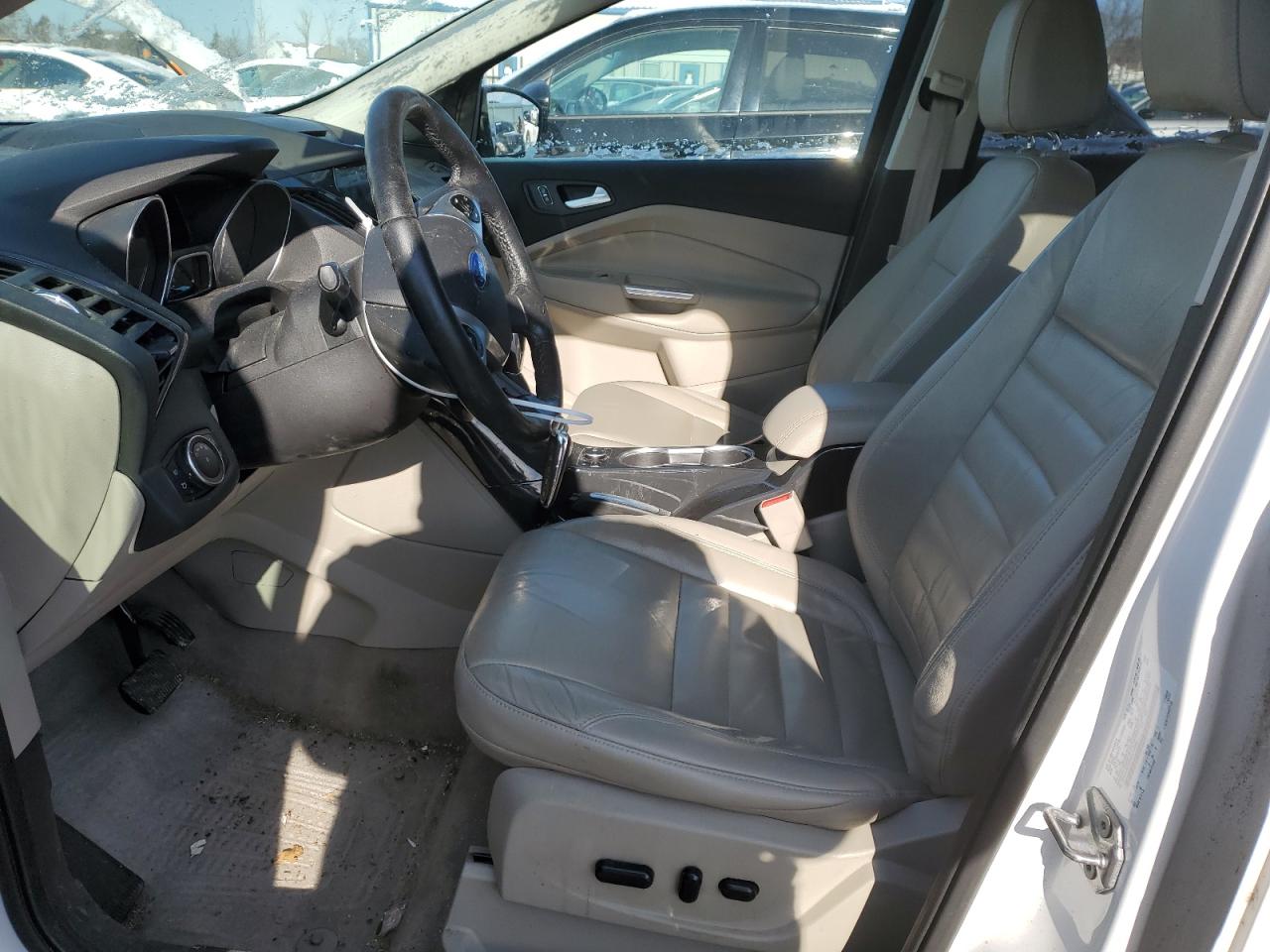 VIN: 1FMCU9J90GUC16996 2016 FORD ESCAPE