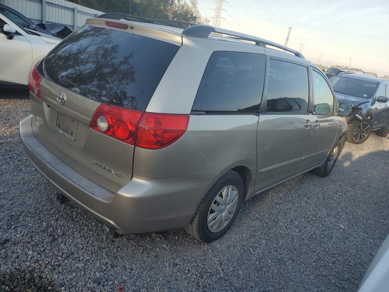 2007 Toyota Sienna - Image 3