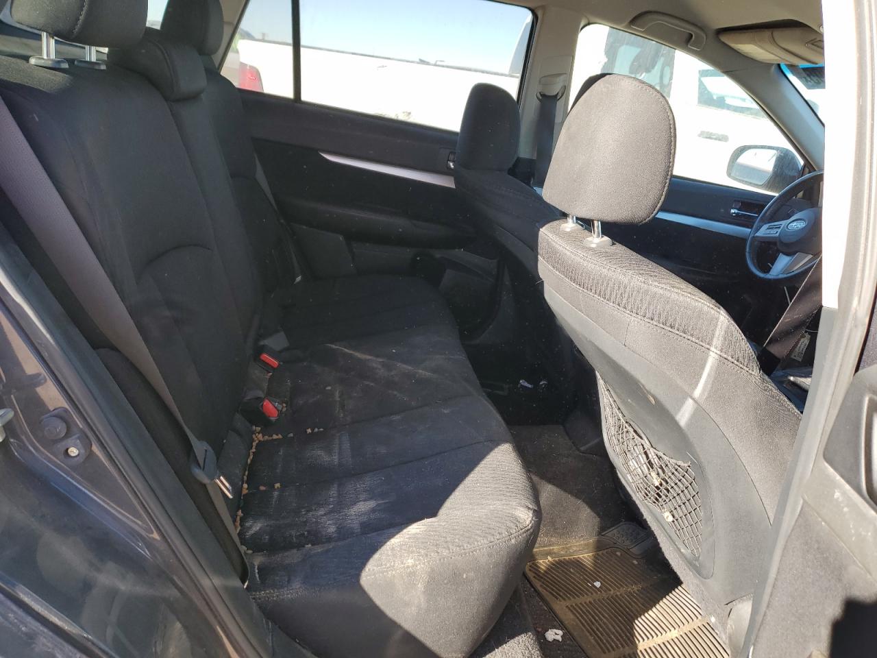2010 Subaru Outback - Image 10