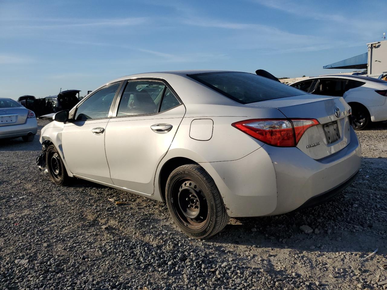 2T1BURHE7FC357028 2015 TOYOTA COROLLA - Image 2
