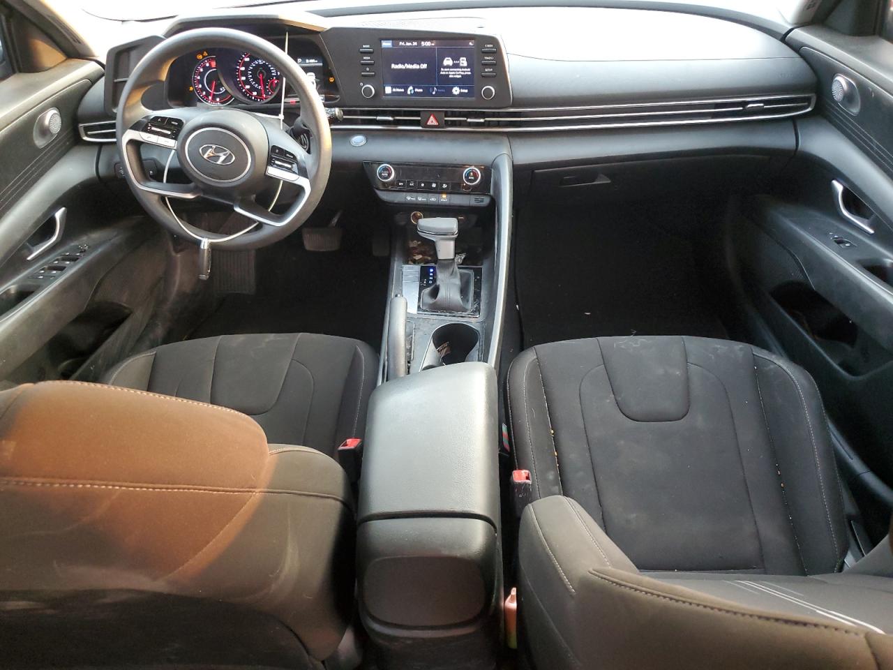 2022 Hyundai Elantra - Image 8