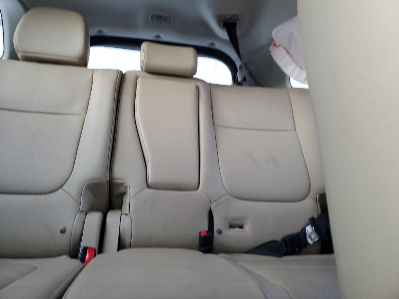 2015 Mitsubishi Outlander - Image 10
