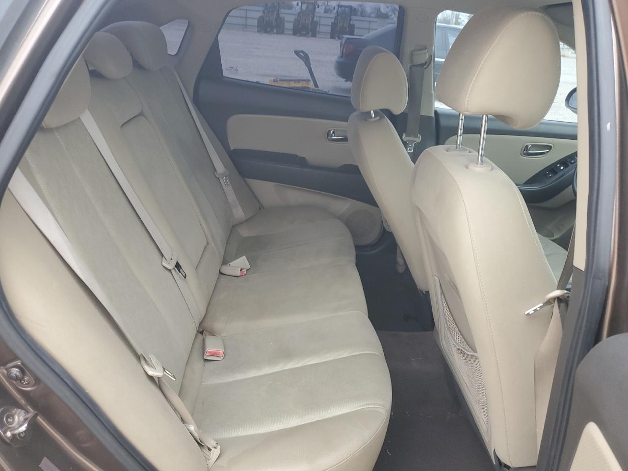 2010 Hyundai Elantra - Image 10