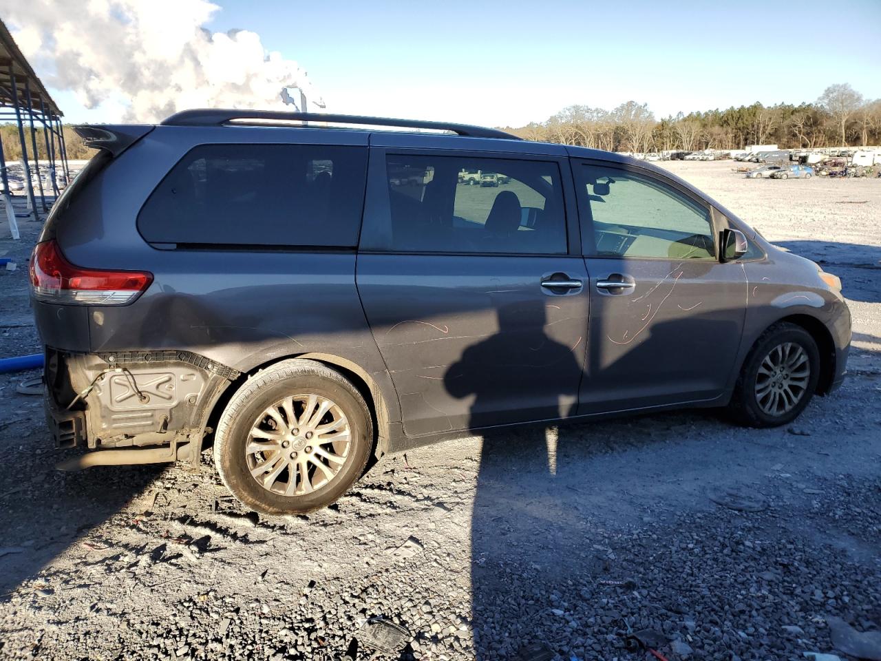 2014 Toyota Sienna - Image 3
