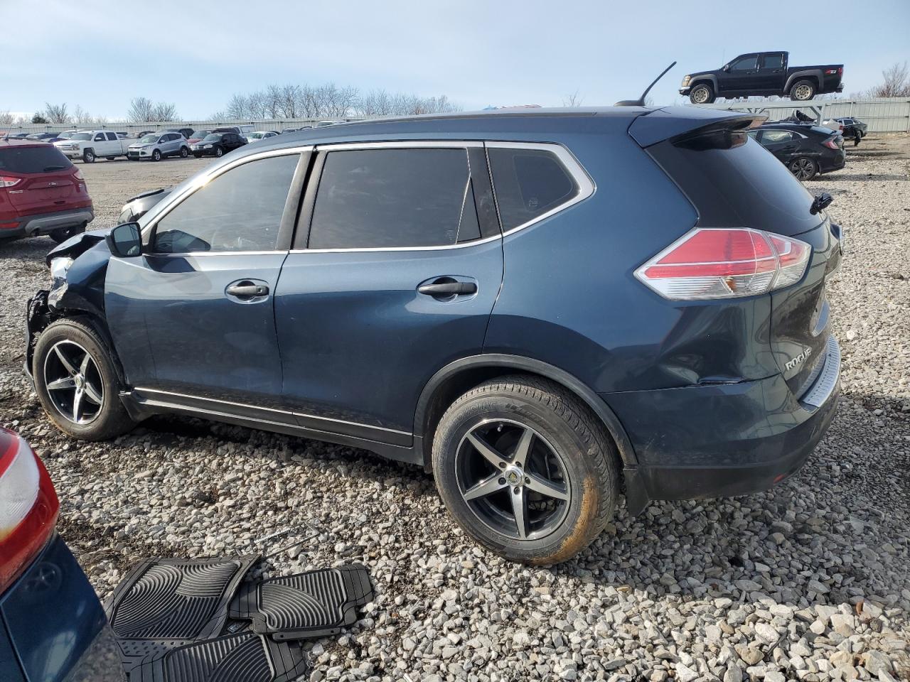2016 Nissan Rogue - Image 2
