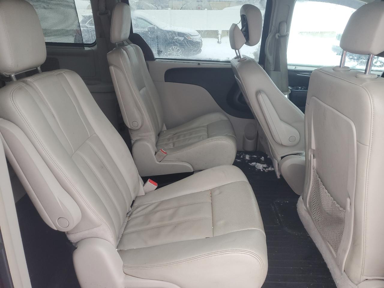 2013 Chrysler Town & Country - Image 11