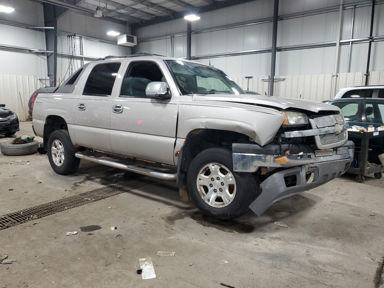 2004 Chevrolet Avalanche - Image 4