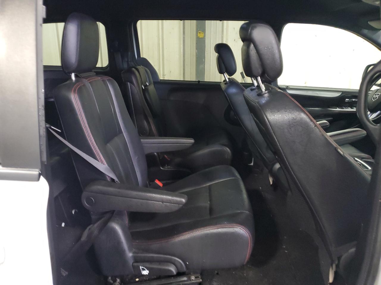 2019 Dodge Caravan - Image 11