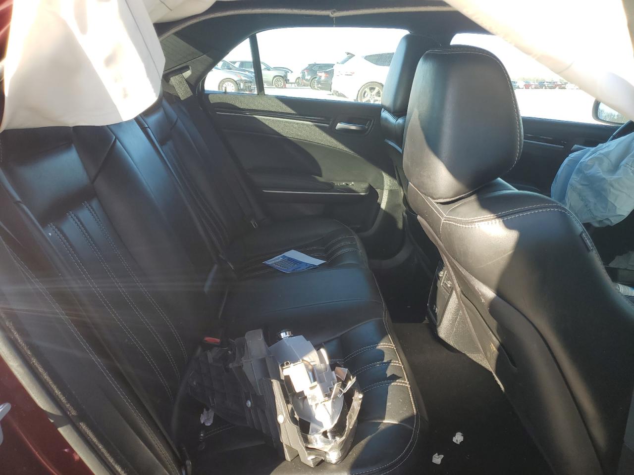 2019 Chrysler 300 - Image 10