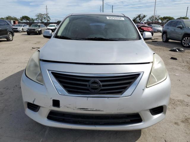  NISSAN VERSA 2014 Srebrny