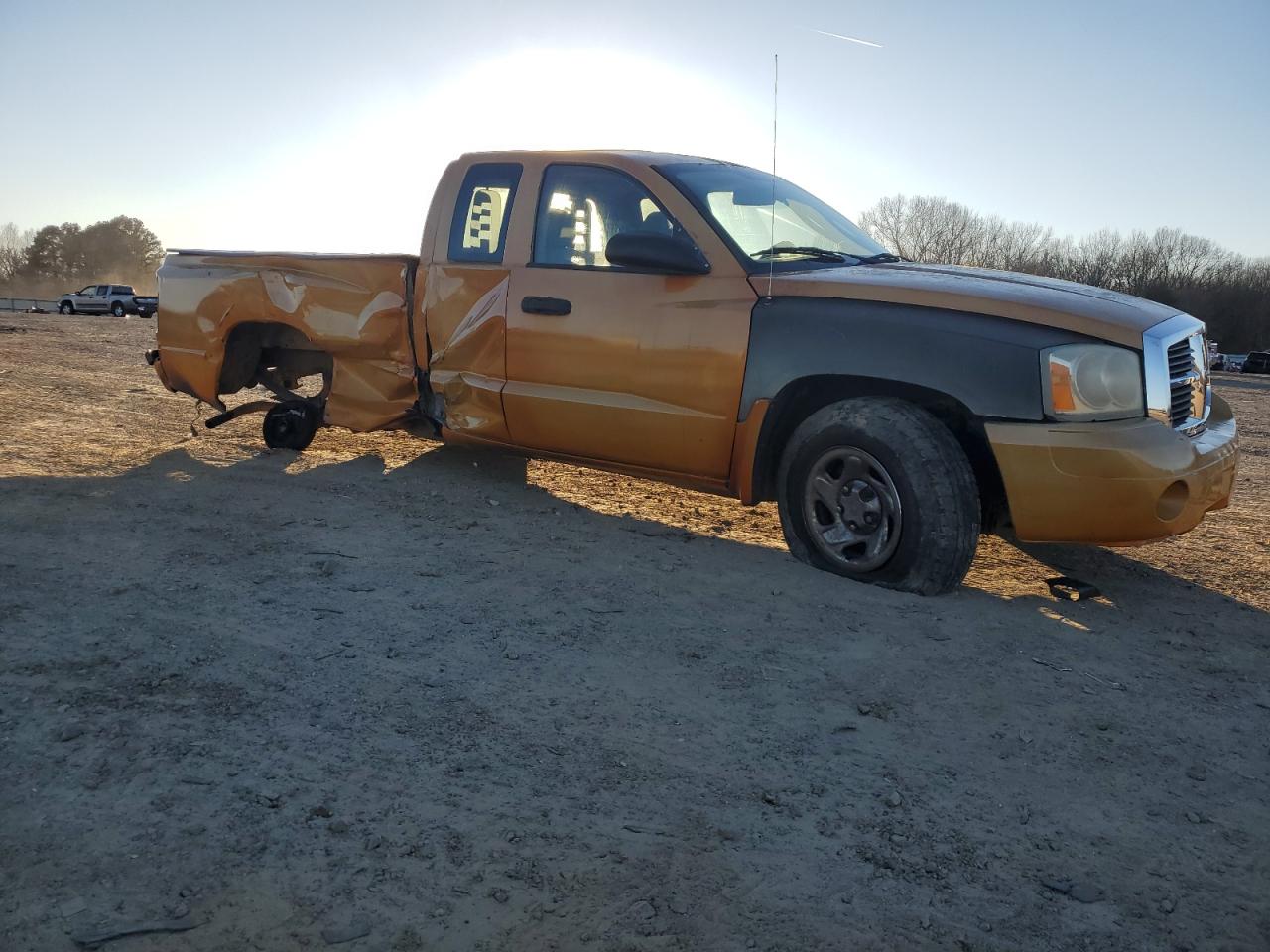 2007 Dodge Dakota - Image 4
