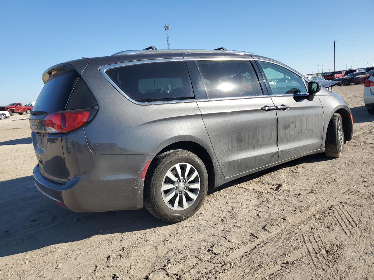 2020 Chrysler Pacifica - Image 3