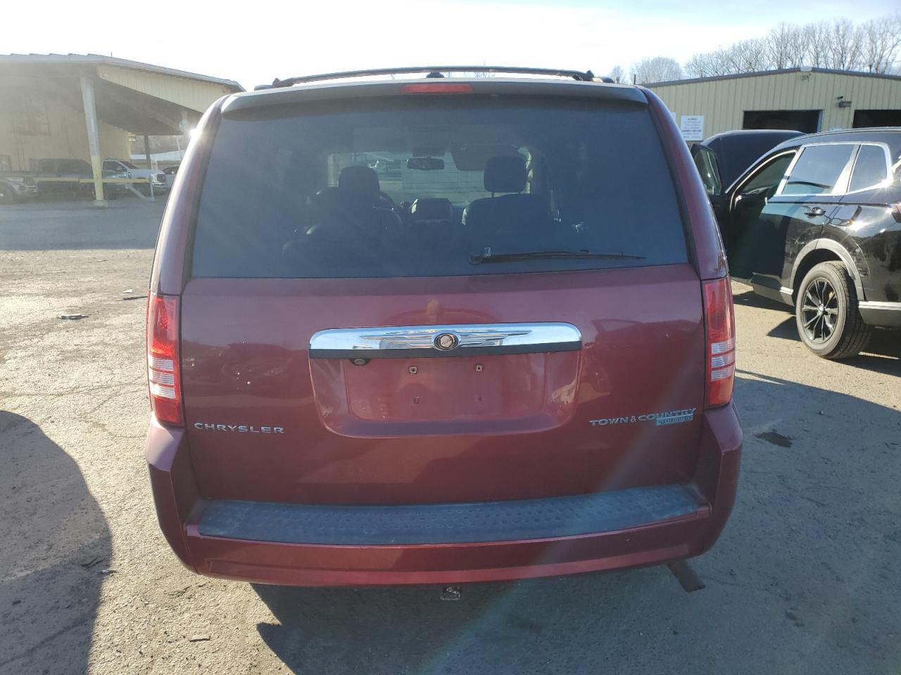 2010 Chrysler Town & Country - Image 6