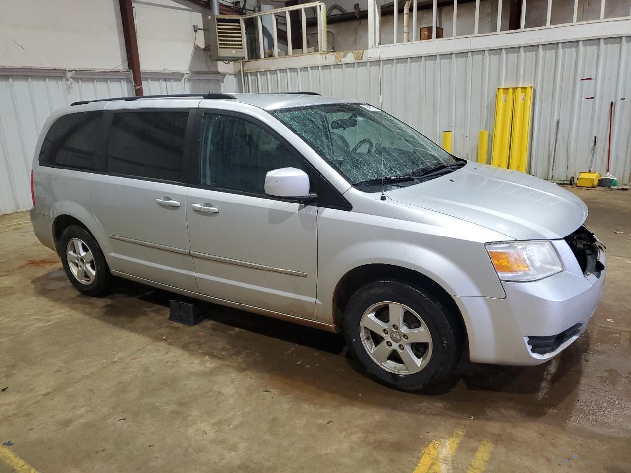 2010 Dodge Caravan - Image 4