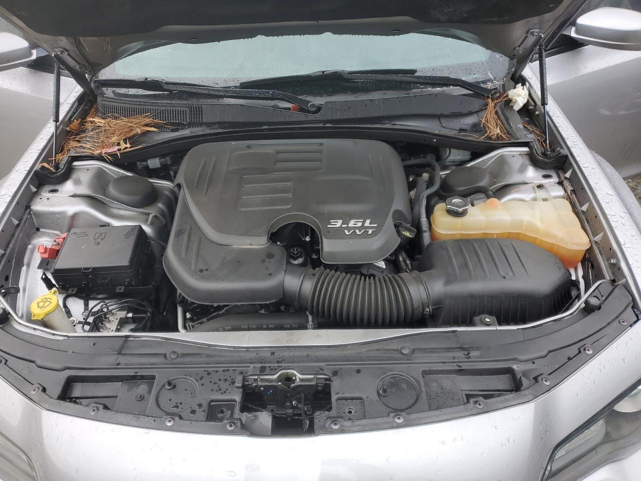 2017 Chrysler 300 - Image 13