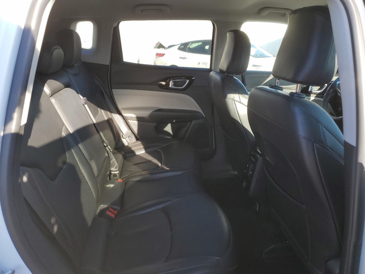 2022 Jeep Compass - Image 11
