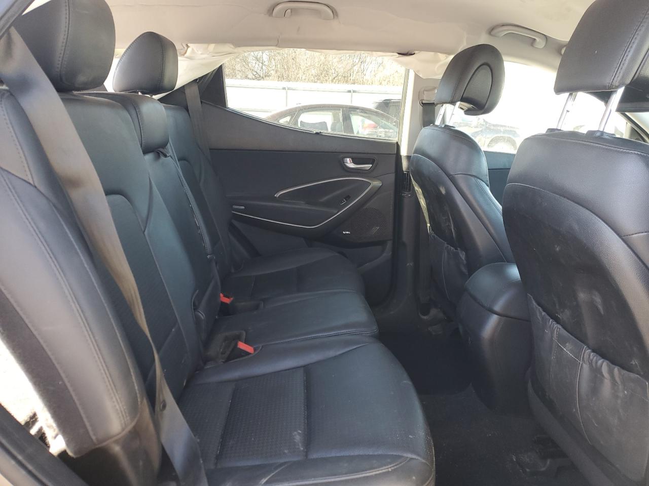 2014 Hyundai Santa Fe - Image 12