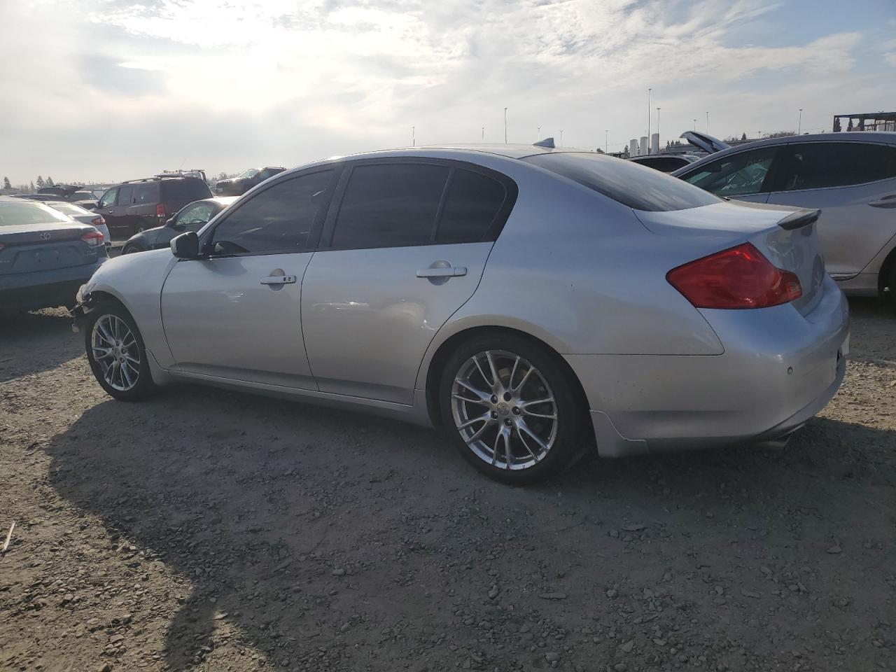 2010 Infiniti G - Image 2