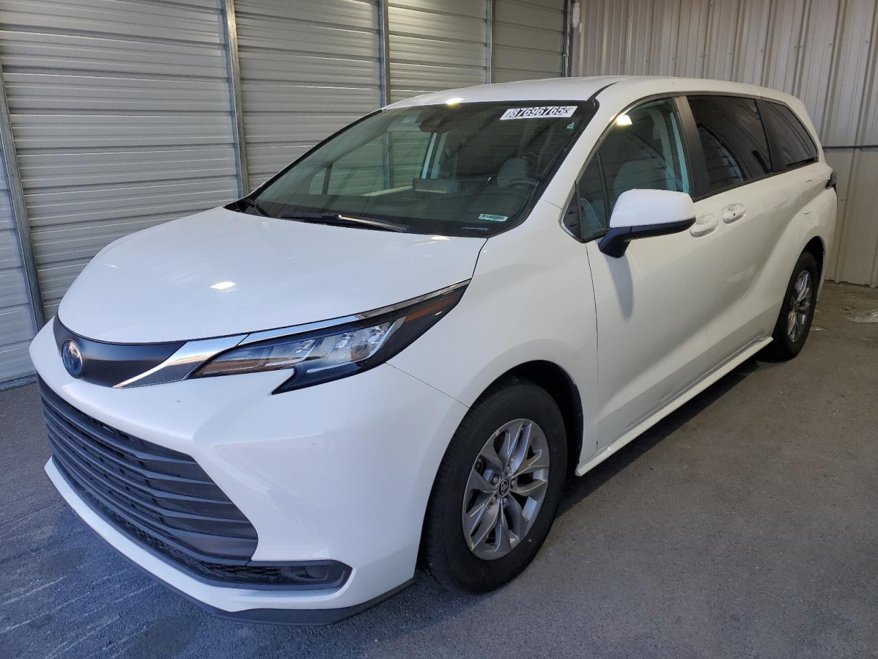 2022 Toyota Sienna - Image 1