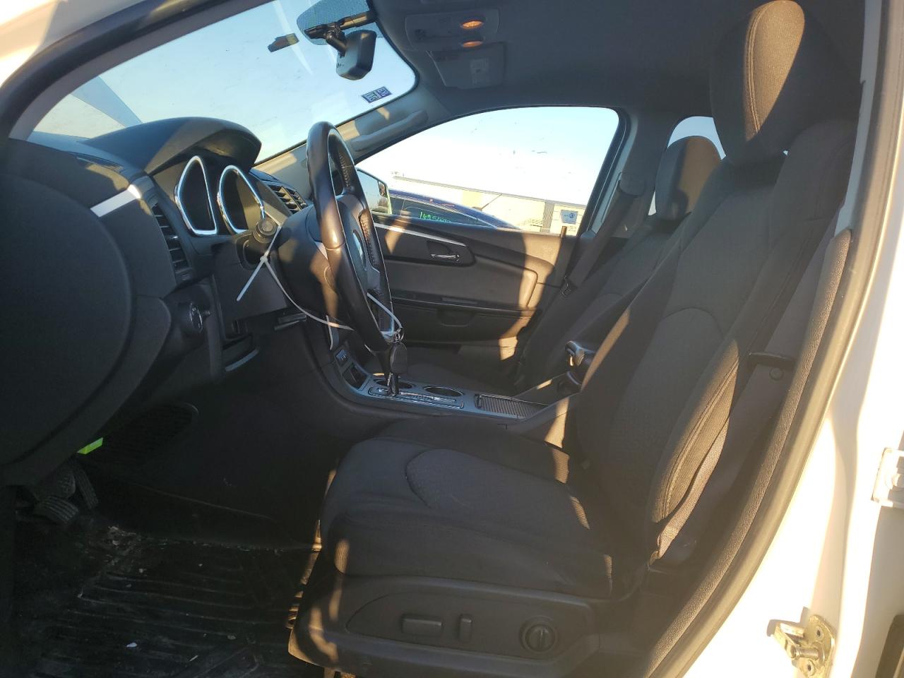 2010 Chevrolet Traverse - Image 7