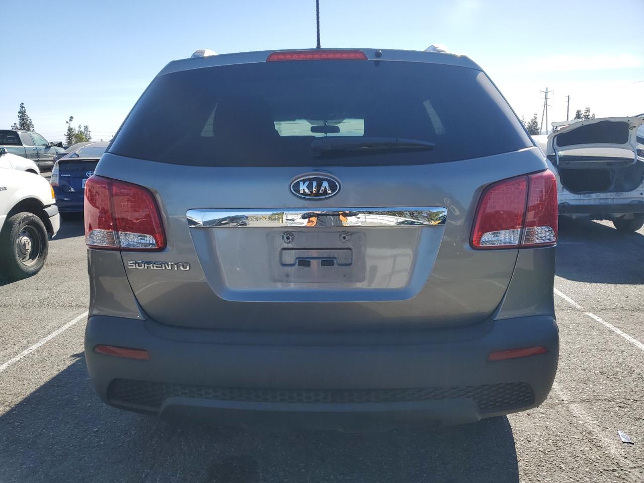 VIN 5XYKT4A29DG420993 2013 KIA SORENTO no.6