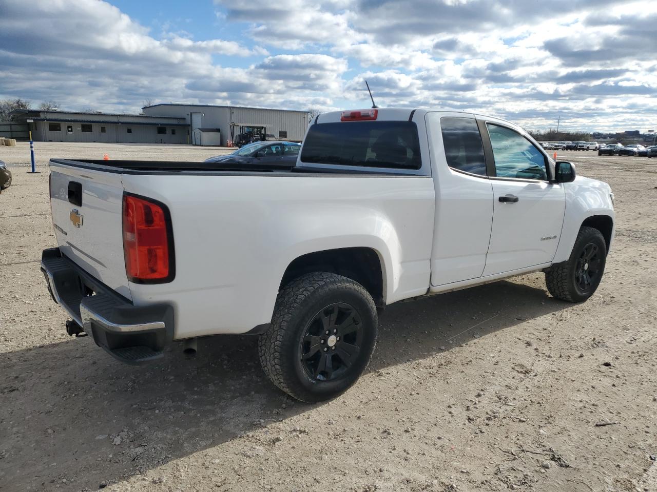 VIN 1GCHSBEN6J1129563 2018 CHEVROLET COLORADO no.3