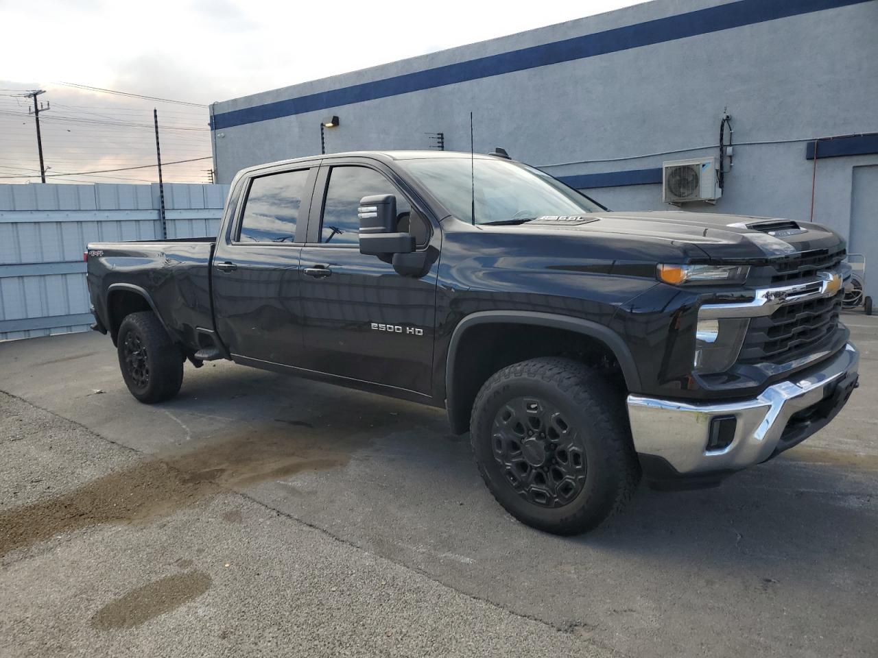 2024 Chevrolet Silverado - Image 4